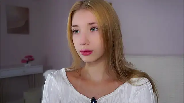 Snapshot of SunnivaCovil chatting on 11-30-25, 03:16 SunnivaCovil online show from 11-30-25, 03:16