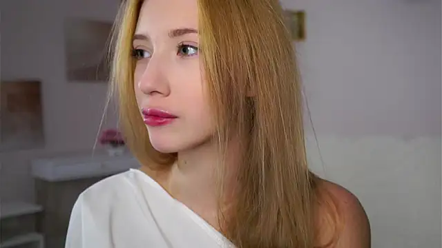 Snapshot of SunnivaCovil chatting on 12-03-25, 02:48 SunnivaCovil online show from 12-03-25, 02:48