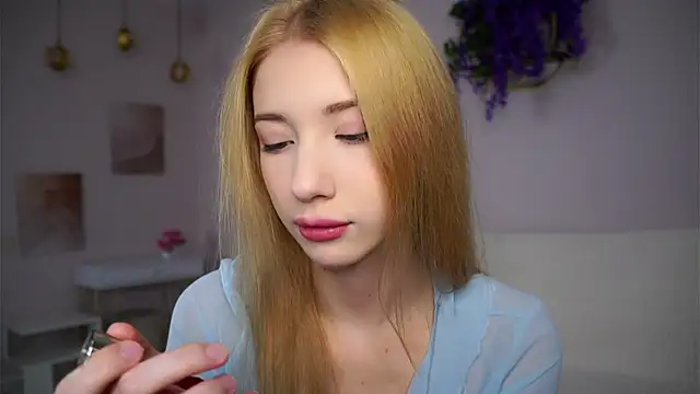 Snapshot of SunnivaCovil chatting on 12-17-25, 02:34 SunnivaCovil online show from 12-17-25, 02:34