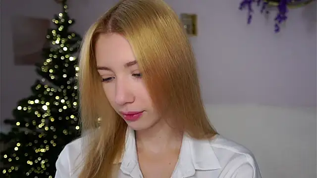 Snapshot of SunnivaCovil chatting on 12-22-25, 02:47 SunnivaCovil online show from 12-22-25, 02:47