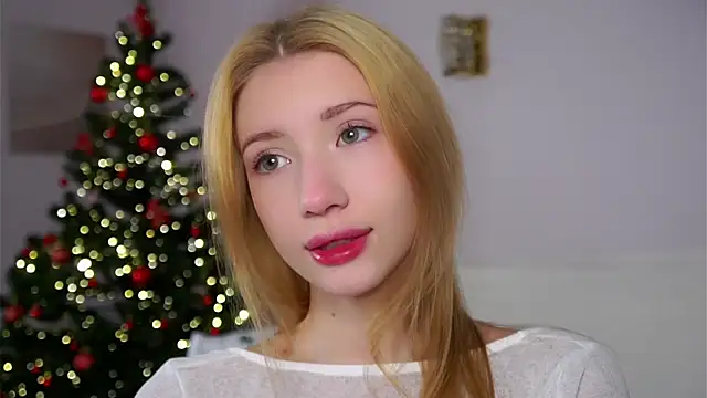 Snapshot of SunnivaCovil chatting on 01-08-26, 02:41 SunnivaCovil online show from 01-08-26, 02:41