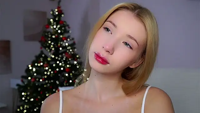 Snapshot of SunnivaCovil chatting on 01-12-26, 03:39 SunnivaCovil online show from 01-12-26, 03:39