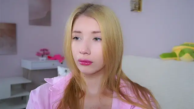 Snapshot of SunnivaCovil chatting on 02-08-26, 02:42 SunnivaCovil online show from 02-08-26, 02:42