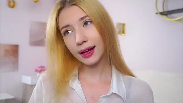 Snapshot of SunnivaCovil chatting on 02-10-26, 02:43 SunnivaCovil online show from 02-10-26, 02:43