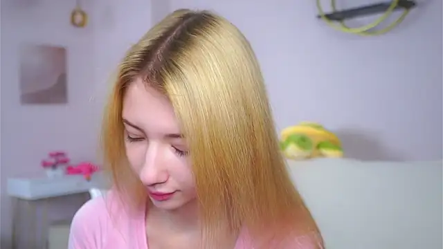 Snapshot of SunnivaCovil chatting on 02-12-26, 02:34 SunnivaCovil online show from 02-12-26, 02:34