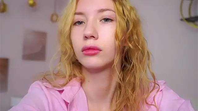 Snapshot of SunnivaCovil chatting on 02-15-26, 02:36 SunnivaCovil online show from 02-15-26, 02:36