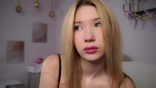 Snapshot of SunnivaCovil chatting on 02-21-26, 03:02 SunnivaCovil online show from 02-21-26, 03:02