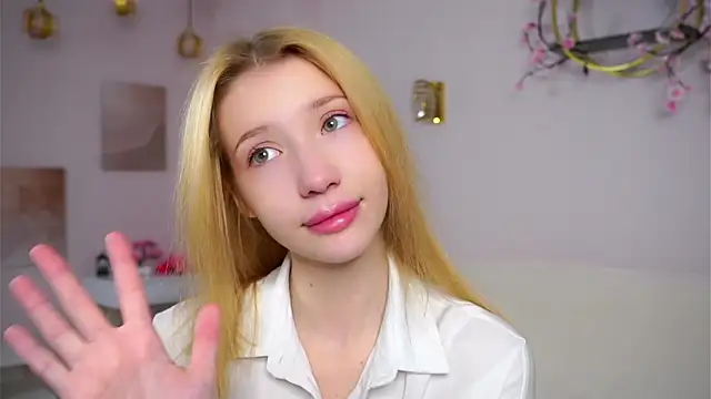 Snapshot of SunnivaCovil chatting on 02-28-26, 02:51 SunnivaCovil online show from 02-28-26, 02:51