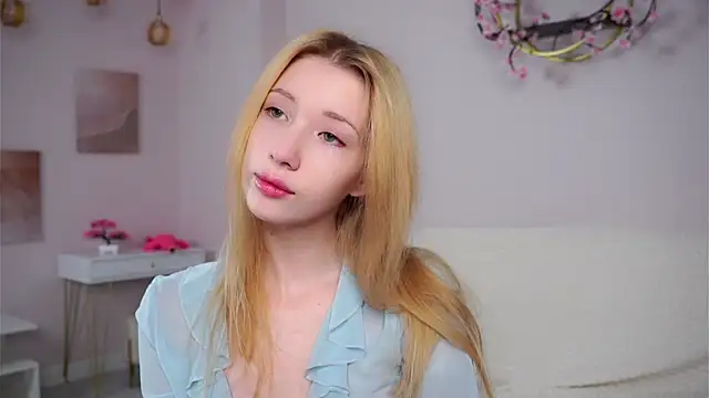 Snapshot of SunnivaCovil chatting on 03-04-26, 03:07 SunnivaCovil online show from 03-04-26, 03:07