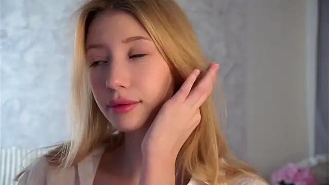 SunnivaCovil online show from 04-19-26, 03:11