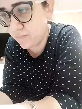 Snapshot of Dolcecurvy chatting on 11-14-25, 03:44 Dolcecurvy online show from 11-14-25, 03:44