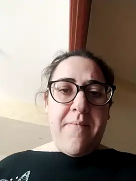 Snapshot of Dolcecurvy chatting on 12-15-25, 09:57 Dolcecurvy online show from 12-15-25, 09:57