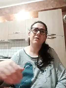 Snapshot of Dolcecurvy chatting on 12-17-25, 10:49 Dolcecurvy online show from 12-17-25, 10:49