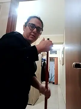 Snapshot of Dolcecurvy chatting on 01-10-26, 02:30 Dolcecurvy online show from 01-10-26, 02:30