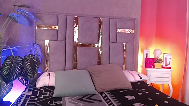 Tyla Ks online show from 10-30-25, 07:36