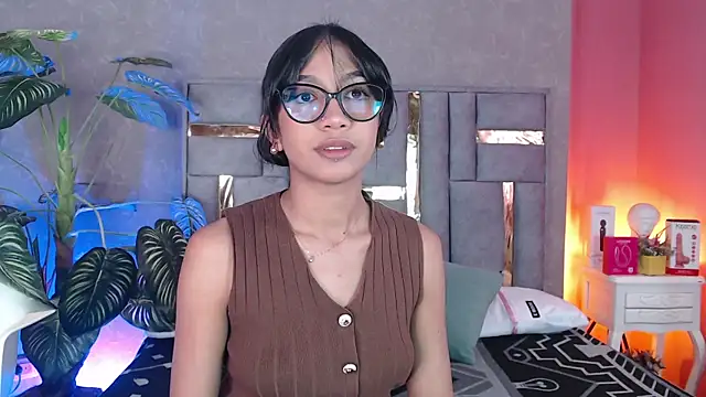 Tyla Ks online show from 11-17-25, 07:52