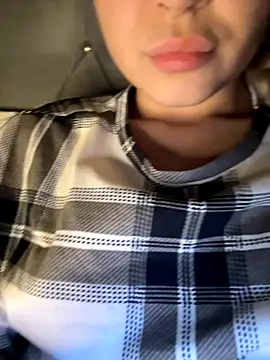 Snapshot of laraaaaaa chatting on 12-04-25, 03:27 laraaaaaa online show from 12-04-25, 03:27