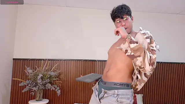 Raiden  Boy online show from 03-04-25, 10:16