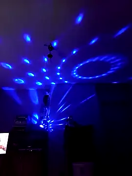 Snapshot of GrindingOvermuch chatting on 10-31-25, 08:43 GrindingOvermuch online show from 10-31-25, 08:43