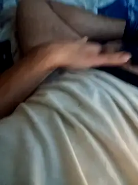 Snapshot of GrindingOvermuch chatting on 11-18-25, 06:29 GrindingOvermuch online show from 11-18-25, 06:29