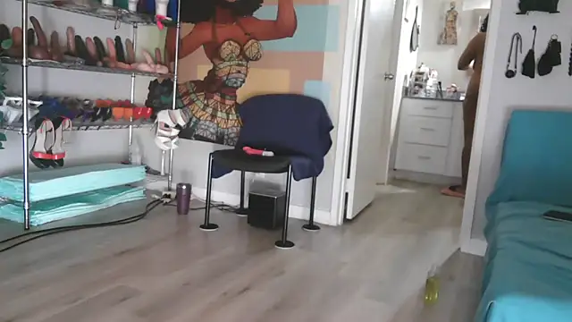 Snapshot of Queenanitadix chatting on 10-15-25, 06:19 Queenanitadix online show from 10-15-25, 06:19