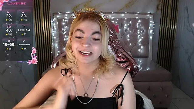 Snapshot of lili_conor_s chatting on 09-30-25, 03:33 lili conor s online show from 09-30-25, 03:33
