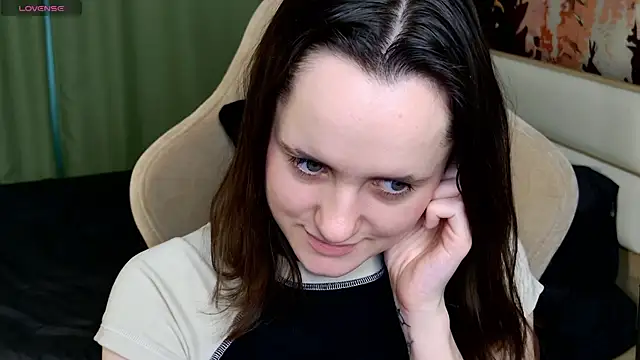 Snapshot of Luna_Loveee chatting on 03-14-25, 06:21 Luna Loveee online show from 03-14-25, 06:21