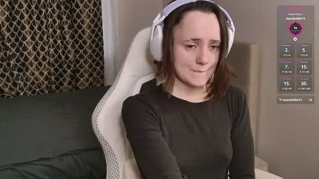 Snapshot of Luna_Loveee chatting on 09-29-25, 05:45 Luna Loveee online show from 09-29-25, 05:45