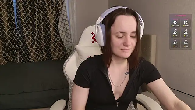 Snapshot of Luna_Loveee chatting on 10-19-25, 03:51 Luna Loveee online show from 10-19-25, 03:51