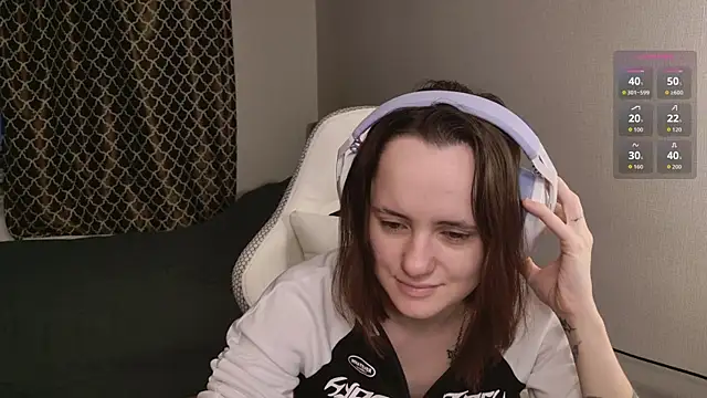 Snapshot of Luna_Loveee chatting on 10-26-25, 03:45 Luna Loveee online show from 10-26-25, 03:45