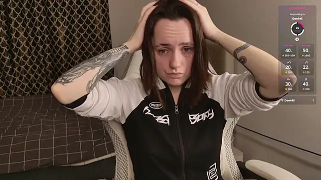 Snapshot of Luna_Loveee chatting on 11-14-25, 04:33 Luna Loveee online show from 11-14-25, 04:33