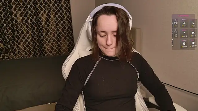 Snapshot of Luna_Loveee chatting on 11-21-25, 04:11 Luna Loveee online show from 11-21-25, 04:11