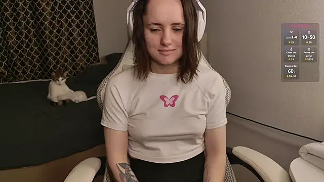 Snapshot of Luna_Loveee chatting on 11-22-25, 04:11 Luna Loveee online show from 11-22-25, 04:11