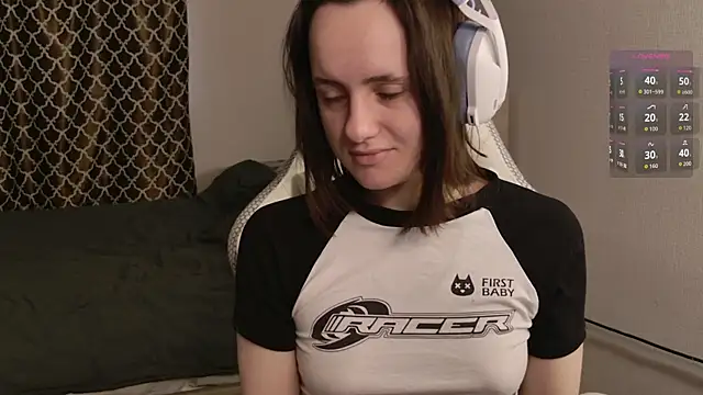 Snapshot of Luna_Loveee chatting on 11-25-25, 05:18 Luna Loveee online show from 11-25-25, 05:18