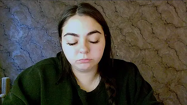 Snapshot of kitsune_8 chatting on 10-20-25, 04:57 kitsune 8 online show from 10-20-25, 04:57