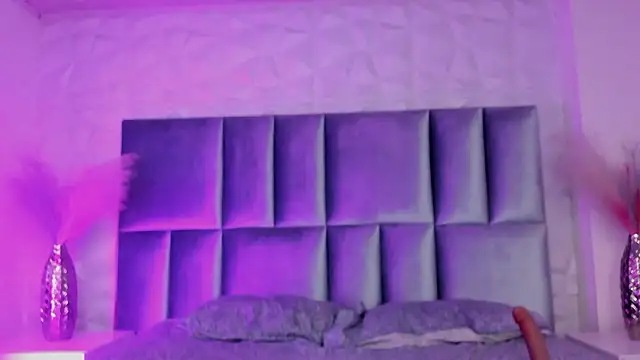 Selene bennet online show from 03-28-26, 03:50