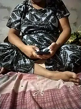 Snapshot of sharnjit299 chatting on 09-11-25, 05:24 sharnjit299 online show from 09-11-25, 05:24