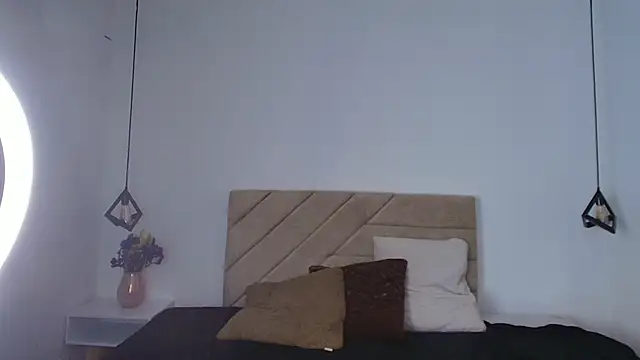 Snapshot of Natasha_rose__ chatting on 02-11-26, 02:05 Natasha rose online show from 02-11-26, 02:05