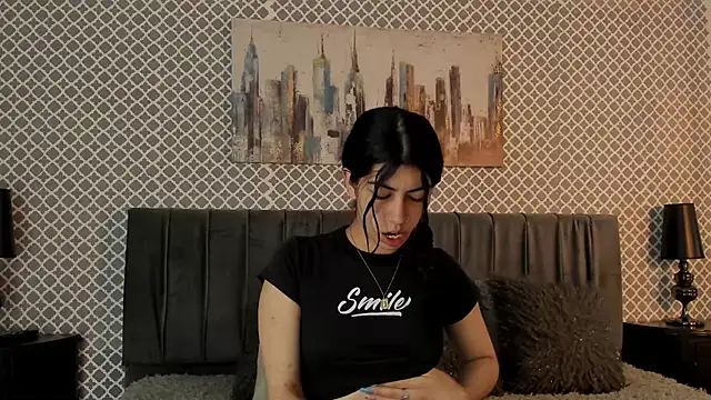 Snapshot of Cassie_bloom chatting on 10-28-25, 08:00 Cassie bloom online show from 10-28-25, 08:00