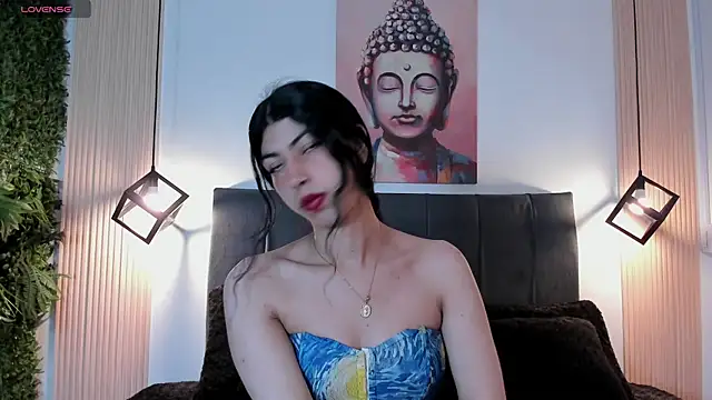 Snapshot of Cassie_bloom chatting on 10-29-25, 08:21 Cassie bloom online show from 10-29-25, 08:21