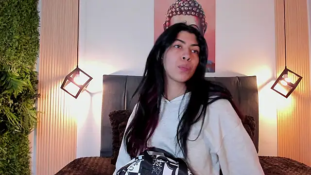 Snapshot of Cassie_bloom chatting on 11-03-25, 08:21 Cassie bloom online show from 11-03-25, 08:21