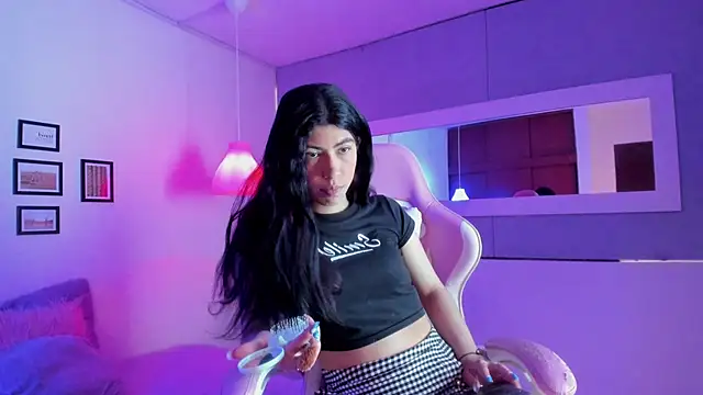 Snapshot of Cassie_bloom chatting on 11-05-25, 08:42 Cassie bloom online show from 11-05-25, 08:42