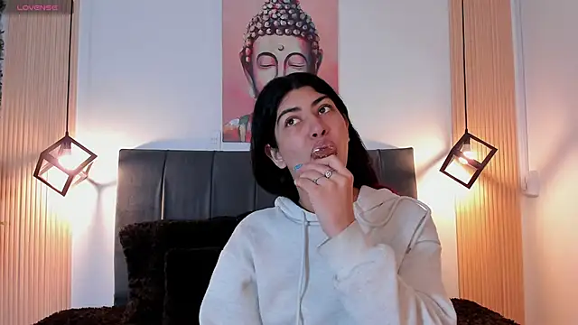 Snapshot of Cassie_bloom chatting on 11-09-25, 08:07 Cassie bloom online show from 11-09-25, 08:07