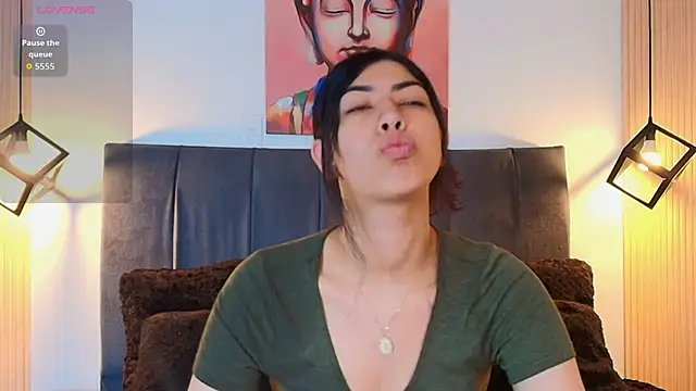 Snapshot of Cassie_bloom chatting on 11-21-25, 08:07 Cassie bloom online show from 11-21-25, 08:07