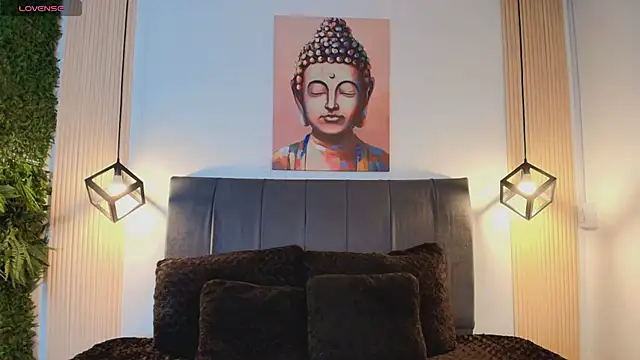 Snapshot of Cassie_bloom chatting on 12-14-25, 08:13 Cassie bloom online show from 12-14-25, 08:13