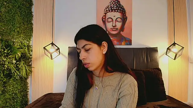 Snapshot of Cassie_bloom chatting on 12-20-25, 08:16 Cassie bloom online show from 12-20-25, 08:16