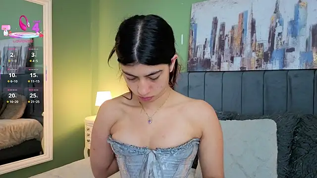Snapshot of Cassie_bloom chatting on 05-29-26, 03:26 Cassie bloom online show from 05-29-26, 03:26