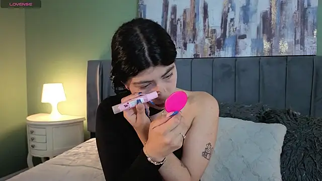 Snapshot of Cassie_bloom chatting on 06-05-26, 03:24 Cassie bloom online show from 06-05-26, 03:24