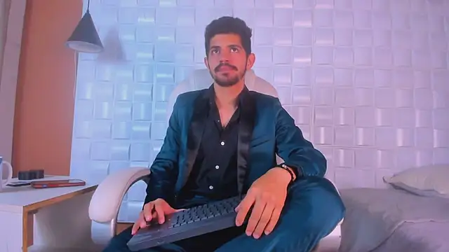 Snapshot of AlejandroStormm chatting on 02-26-25, 08:54 AlejandroStormm online show from 02-26-25, 08:54