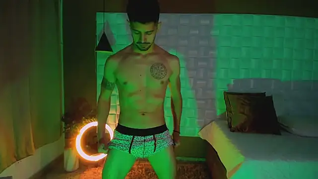 Snapshot of AlejandroStormm chatting on 02-28-25, 05:59 AlejandroStormm online show from 02-28-25, 05:59